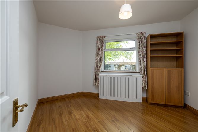 https://photos-a.propertyimages.ie/media/4/7/1/4999174/2c6daf00-9a8f-4ab5-9ae0-4d6f039a6170_l.jpg