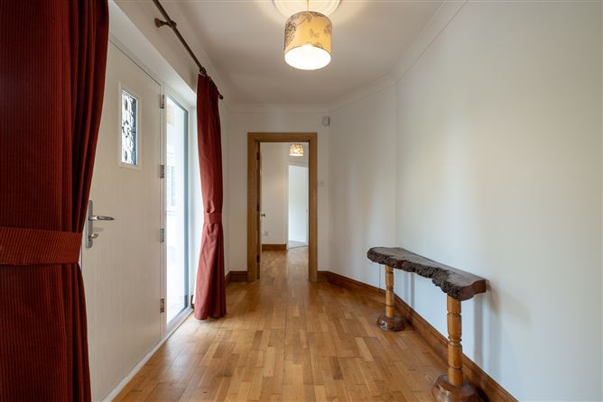 https://photos-a.propertyimages.ie/media/4/7/1/4999174/2c6daf00-9a8f-4ab5-9ae0-4d6f039a6170_l.jpg