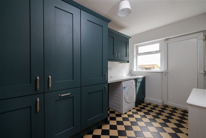 https://photos-a.propertyimages.ie/media/4/7/1/4999174/2c6daf00-9a8f-4ab5-9ae0-4d6f039a6170_l.jpg