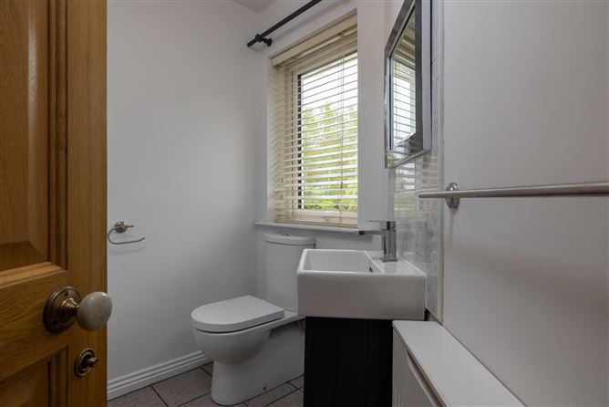 https://photos-a.propertyimages.ie/media/4/7/1/4999174/2c6daf00-9a8f-4ab5-9ae0-4d6f039a6170_l.jpg