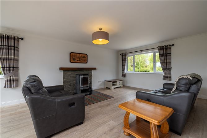 https://photos-a.propertyimages.ie/media/4/7/1/4999174/2c6daf00-9a8f-4ab5-9ae0-4d6f039a6170_l.jpg