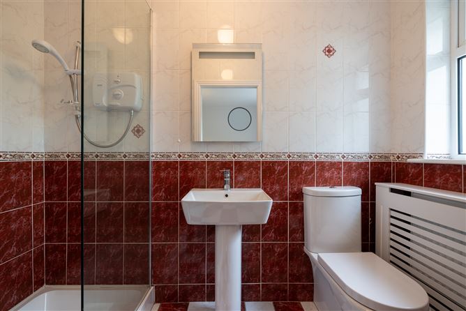 https://photos-a.propertyimages.ie/media/4/7/1/4999174/2c6daf00-9a8f-4ab5-9ae0-4d6f039a6170_l.jpg