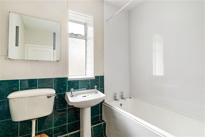 Photo 7 of 13 — 17 Heytesbury Lane, Ballsbridge, Dublin 4