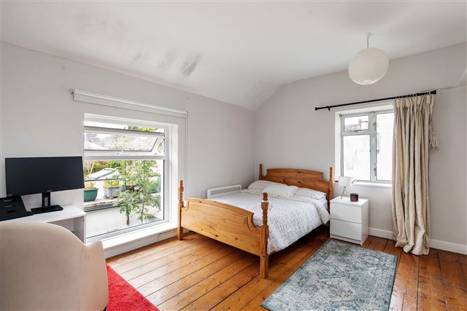 Photo 8 of 13 — 17 Heytesbury Lane, Ballsbridge, Dublin 4
