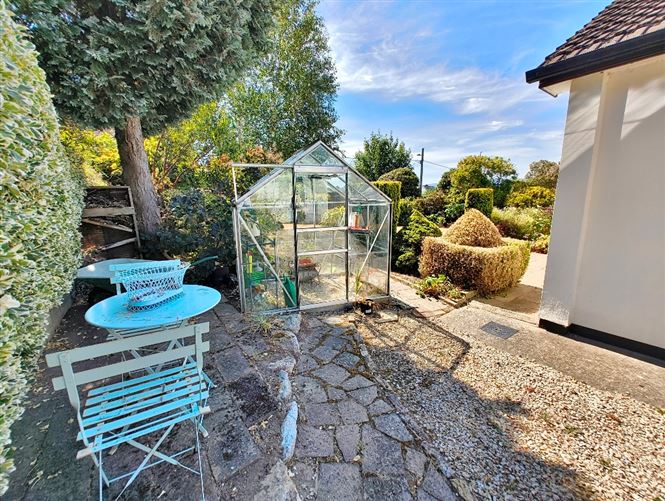 Photo 30 of 33 — 4 Coundon Court, Killiney Avenue, Killiney, County Dublin