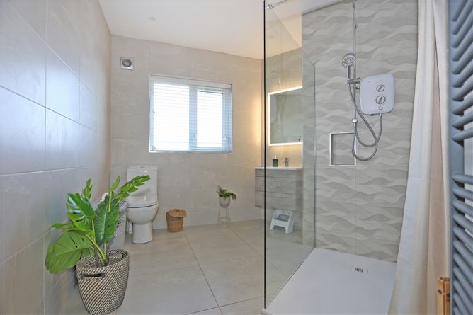 9 Castlebank, Ardnacrusha, Co. Clare