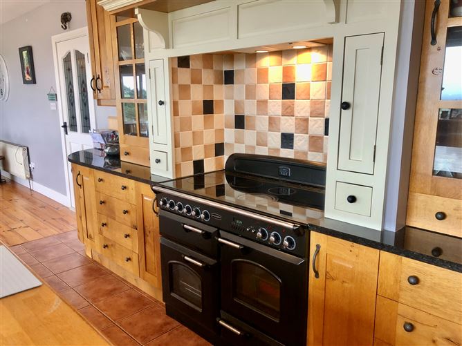 https://photos-a.propertyimages.ie/media/4/7/3/4956374/138ae63a-5777-412f-ae5e-4a7bffc21d14_l.jpeg