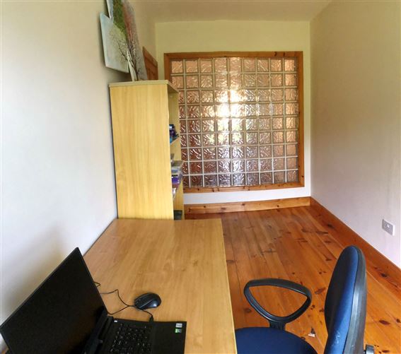 https://photos-a.propertyimages.ie/media/4/7/3/4956374/138ae63a-5777-412f-ae5e-4a7bffc21d14_l.jpeg
