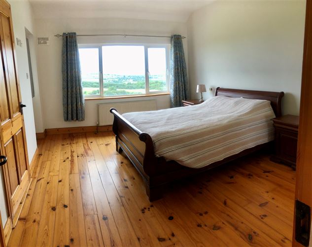 https://photos-a.propertyimages.ie/media/4/7/3/4956374/138ae63a-5777-412f-ae5e-4a7bffc21d14_l.jpeg