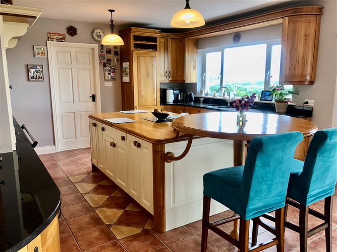 https://photos-a.propertyimages.ie/media/4/7/3/4956374/138ae63a-5777-412f-ae5e-4a7bffc21d14_l.jpeg