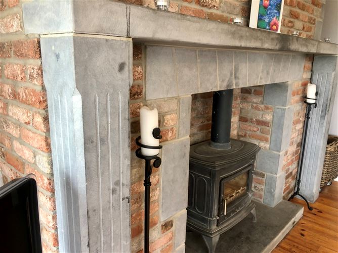 https://photos-a.propertyimages.ie/media/4/7/3/4956374/138ae63a-5777-412f-ae5e-4a7bffc21d14_l.jpeg