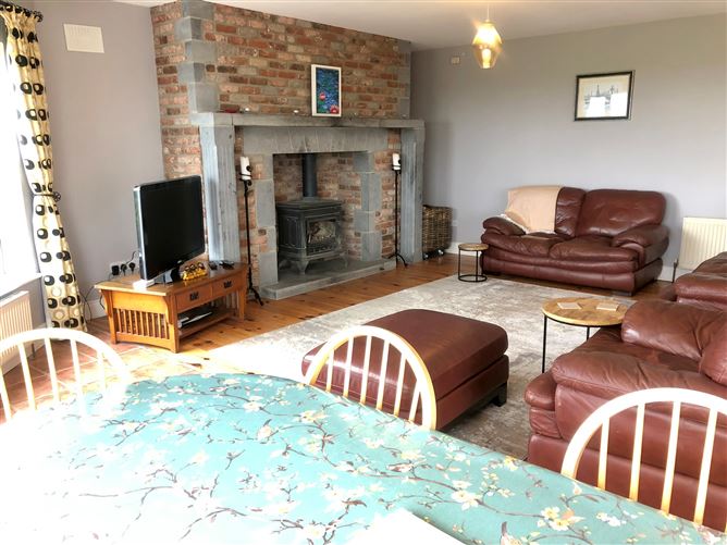 https://photos-a.propertyimages.ie/media/4/7/3/4956374/138ae63a-5777-412f-ae5e-4a7bffc21d14_l.jpeg