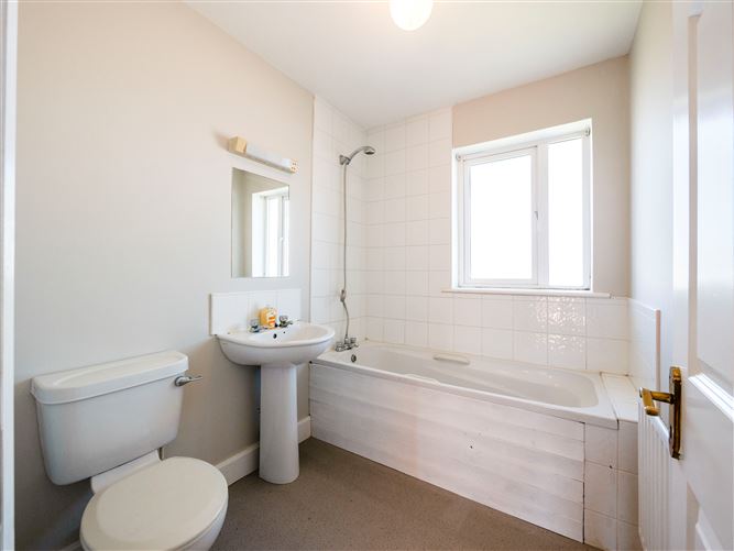 16 Bellevue Heights, New Ross, Wexford