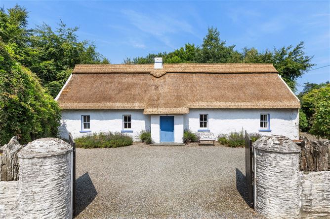 https://photos-a.propertyimages.ie/media/4/7/3/5015374/ad582e78-d07b-45c4-b18f-bd2489fe47bf_l.jpg