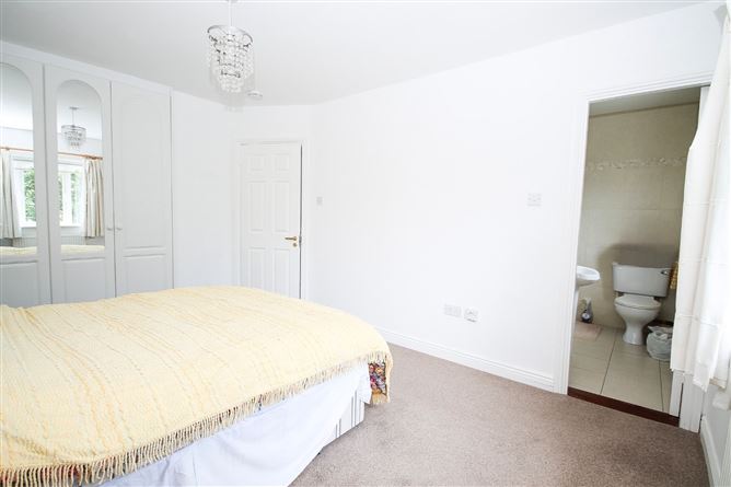 17 Woodstown Lane, Knocklyon, Dublin 16