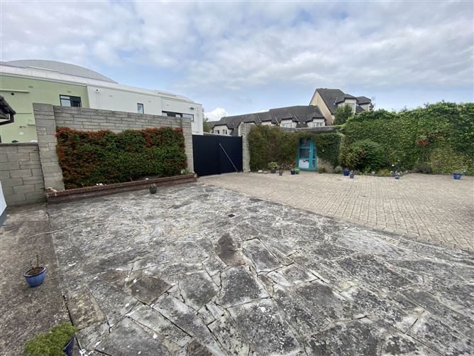 Photo 12 of 17 — Dooradoyle Road, Dooradoyle, County Limerick
