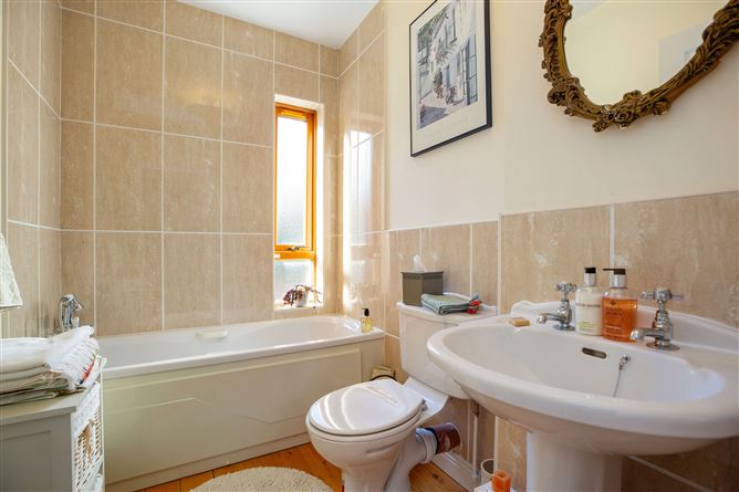 3 The Courtyard, Stepaside Park, Stepaside, Dublin 18