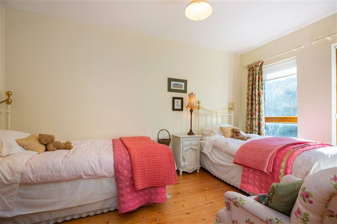 3 The Courtyard, Stepaside Park, Stepaside, Dublin 18