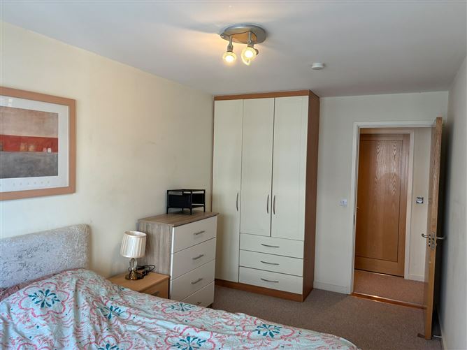 Apt 51 The Hibernian , Grand Canal Dk, Dublin 4