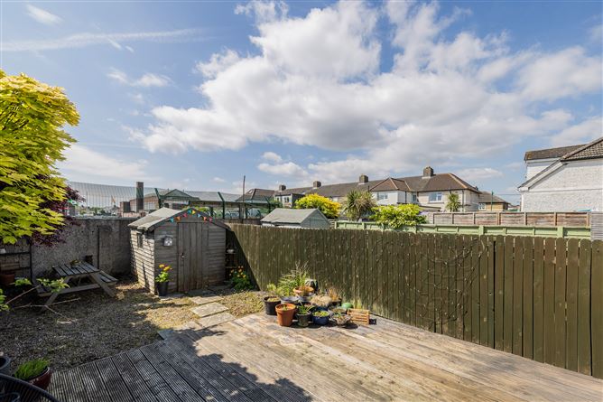 https://photos-a.propertyimages.ie/media/4/7/6/4927674/dae07ccc-b4e6-4d39-a880-ef33e69fee61_l.jpg