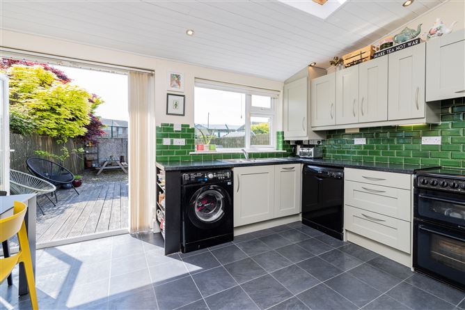 https://photos-a.propertyimages.ie/media/4/7/6/4927674/dae07ccc-b4e6-4d39-a880-ef33e69fee61_l.jpg