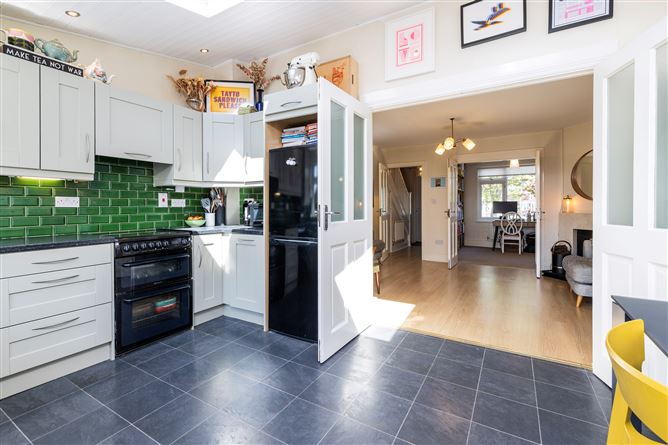 https://photos-a.propertyimages.ie/media/4/7/6/4927674/dae07ccc-b4e6-4d39-a880-ef33e69fee61_l.jpg
