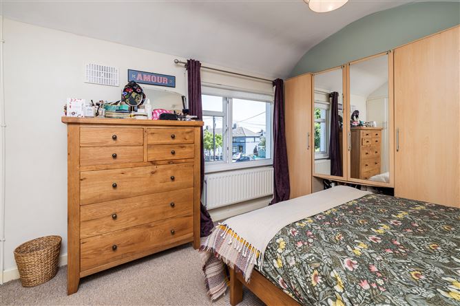 https://photos-a.propertyimages.ie/media/4/7/6/4927674/dae07ccc-b4e6-4d39-a880-ef33e69fee61_l.jpg