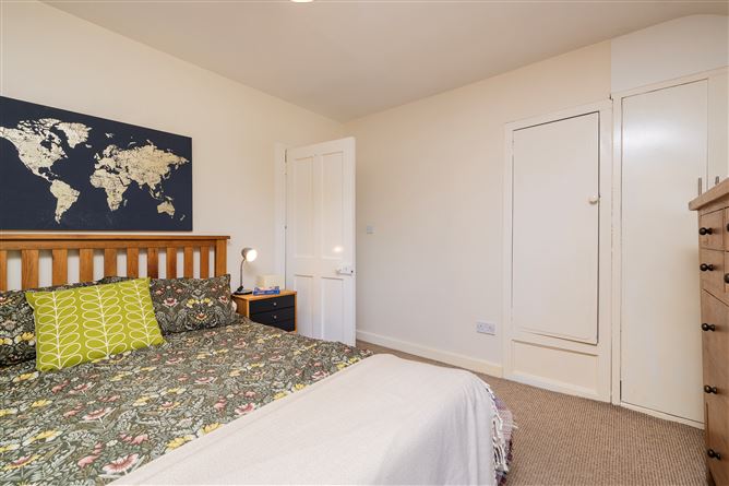 https://photos-a.propertyimages.ie/media/4/7/6/4927674/dae07ccc-b4e6-4d39-a880-ef33e69fee61_l.jpg