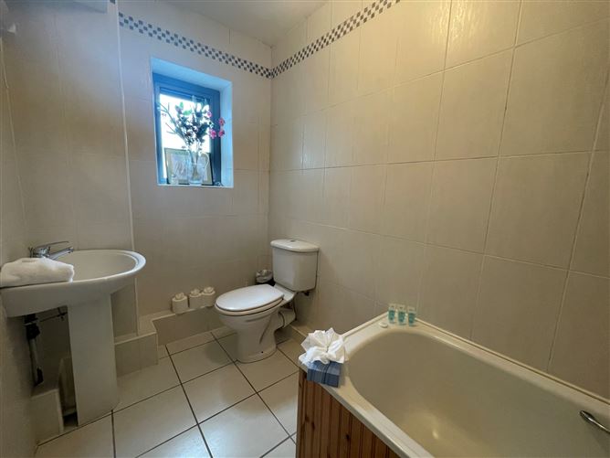 28 Lios Mor, Newport, Co. Mayo