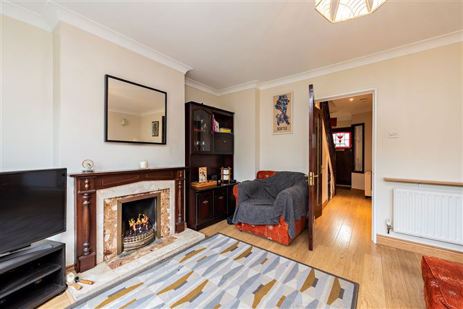 https://photos-a.propertyimages.ie/media/4/7/6/5016674/90733722-5745-4f48-b896-4a450814285f_l.jpg