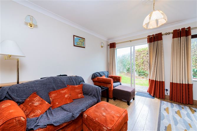 https://photos-a.propertyimages.ie/media/4/7/6/5016674/90733722-5745-4f48-b896-4a450814285f_l.jpg