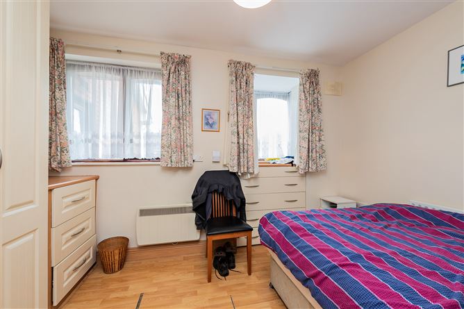 https://photos-a.propertyimages.ie/media/4/7/6/5016674/90733722-5745-4f48-b896-4a450814285f_l.jpg