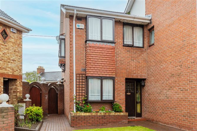 https://photos-a.propertyimages.ie/media/4/7/6/5016674/90733722-5745-4f48-b896-4a450814285f_l.jpg