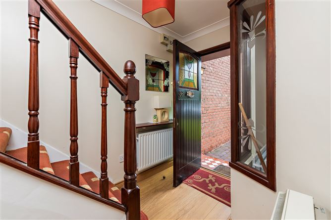 https://photos-a.propertyimages.ie/media/4/7/6/5016674/90733722-5745-4f48-b896-4a450814285f_l.jpg