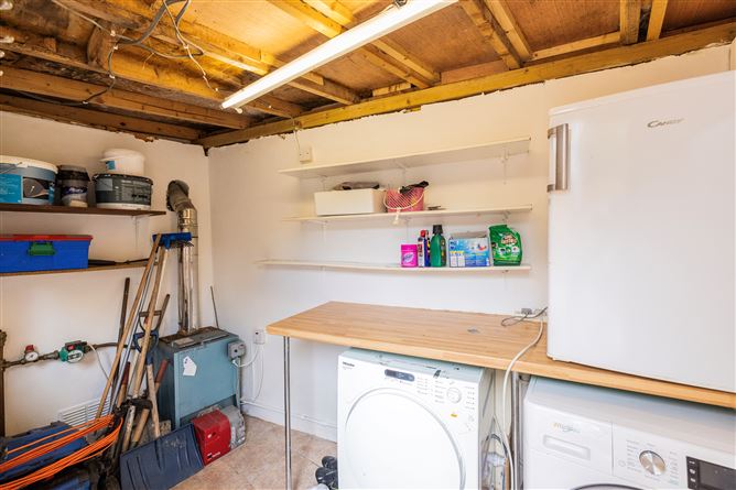 https://photos-a.propertyimages.ie/media/4/7/6/5016674/90733722-5745-4f48-b896-4a450814285f_l.jpg