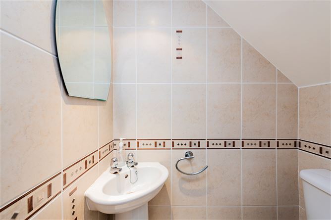 https://photos-a.propertyimages.ie/media/4/7/6/5016674/90733722-5745-4f48-b896-4a450814285f_l.jpg