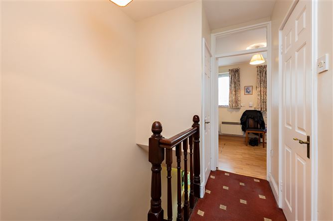 https://photos-a.propertyimages.ie/media/4/7/6/5016674/90733722-5745-4f48-b896-4a450814285f_l.jpg