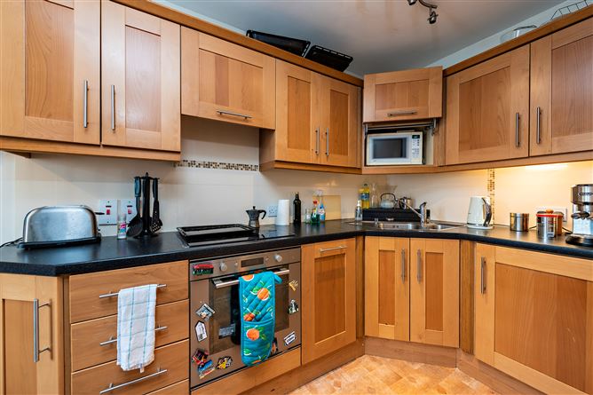 https://photos-a.propertyimages.ie/media/4/7/6/5016674/90733722-5745-4f48-b896-4a450814285f_l.jpg