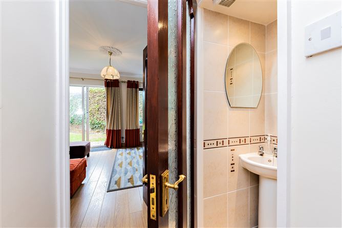 https://photos-a.propertyimages.ie/media/4/7/6/5016674/90733722-5745-4f48-b896-4a450814285f_l.jpg