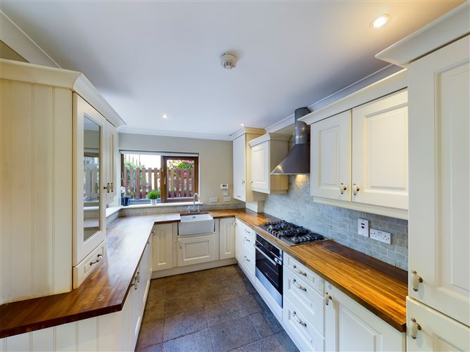 7 The Avenue, Ard Patrick, Lady's Well, Cork City, Cork