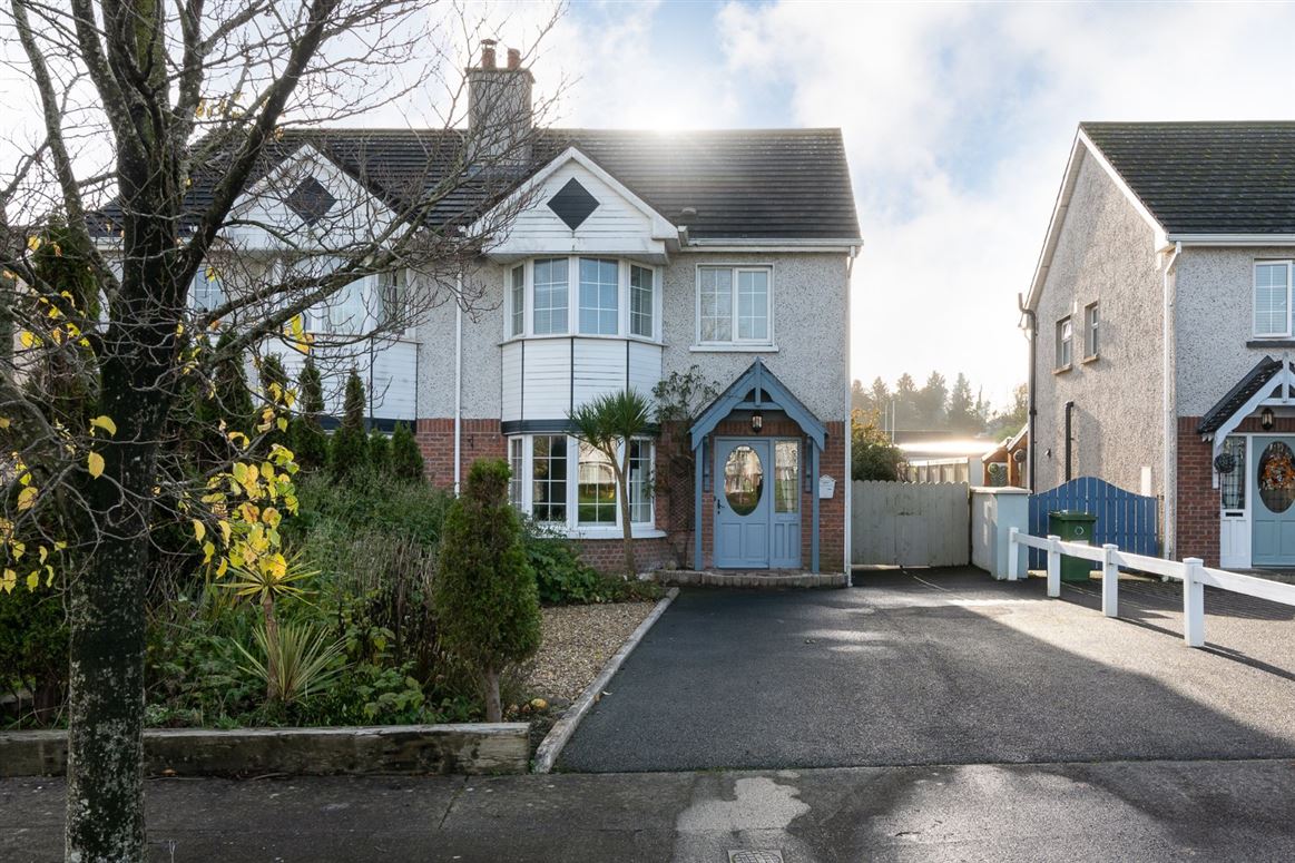 3 Armstrong Grove, Clara, Co. Offaly
