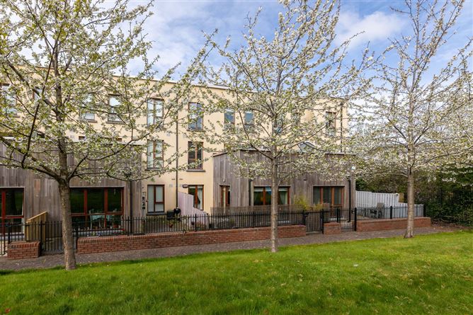 https://photos-a.propertyimages.ie/media/4/7/7/4923774/0f99d6b1-0521-46fb-8cd0-84502e980953_l.jpg