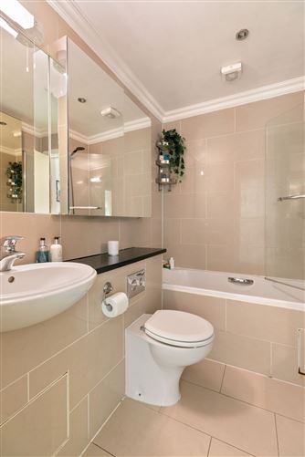 https://photos-a.propertyimages.ie/media/4/7/7/4923774/0f99d6b1-0521-46fb-8cd0-84502e980953_l.jpg
