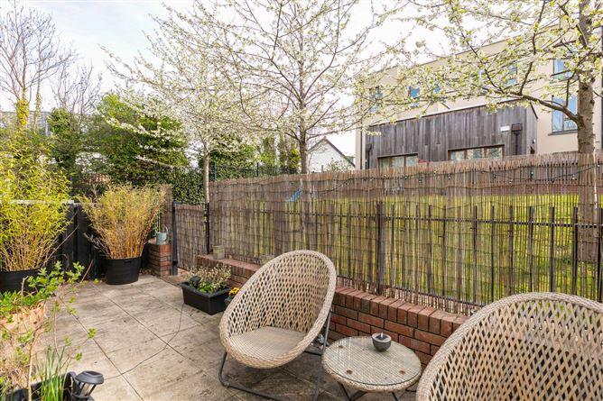 https://photos-a.propertyimages.ie/media/4/7/7/4923774/0f99d6b1-0521-46fb-8cd0-84502e980953_l.jpg