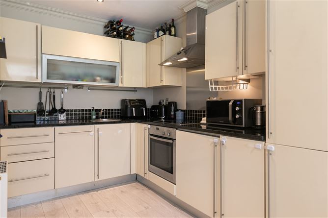 https://photos-a.propertyimages.ie/media/4/7/7/4923774/0f99d6b1-0521-46fb-8cd0-84502e980953_l.jpg