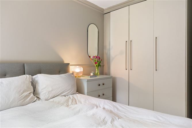 https://photos-a.propertyimages.ie/media/4/7/7/4923774/0f99d6b1-0521-46fb-8cd0-84502e980953_l.jpg