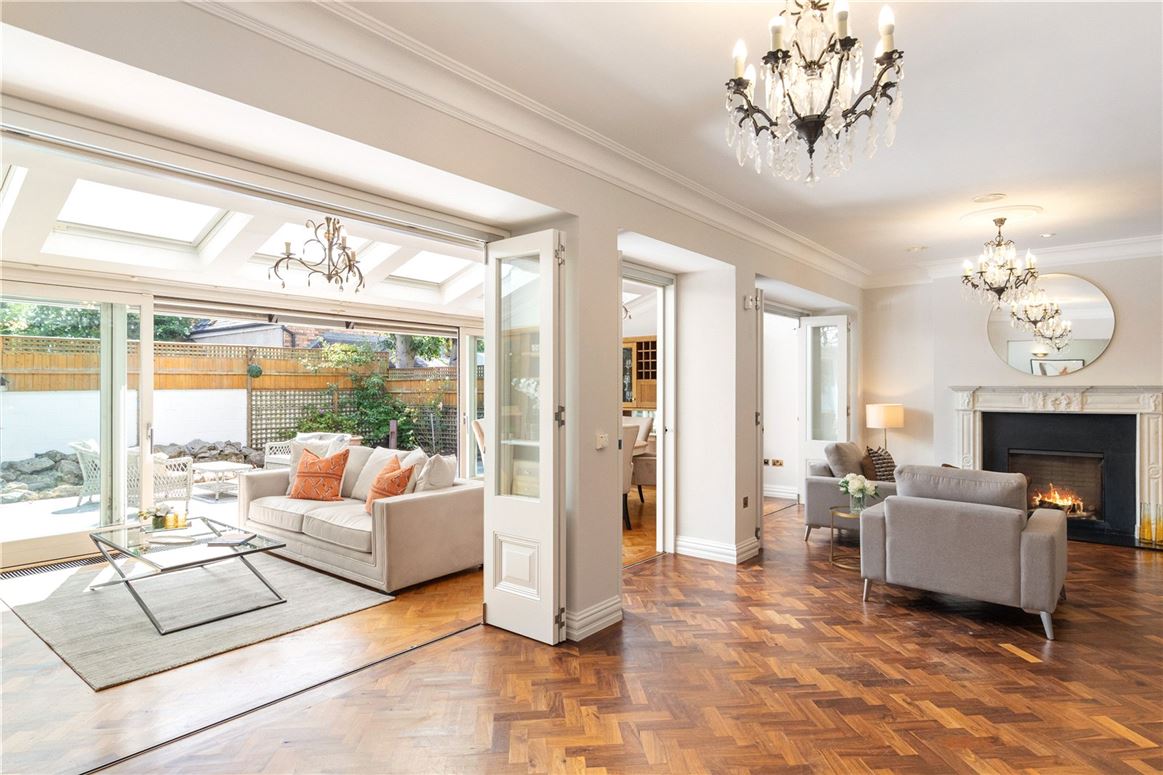 Camelot, 1 Ailesbury Way, Ailesbury Road, Dublin 4