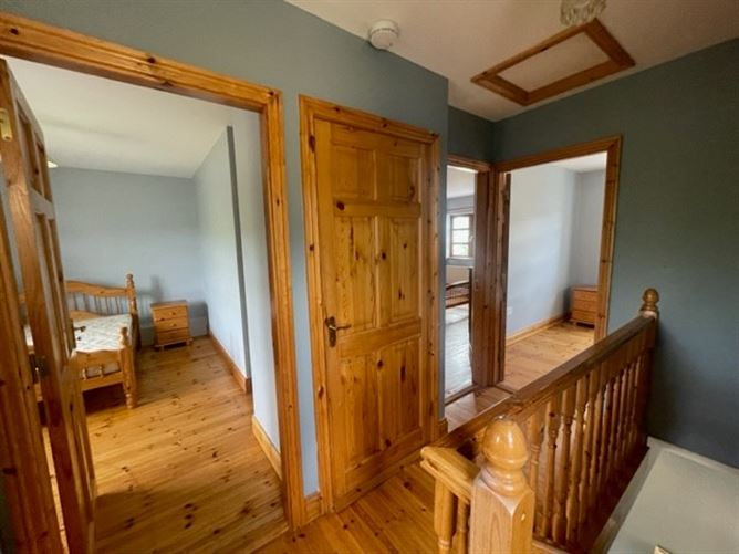 6 Cuirt Merriman, Ennistymon, Clare