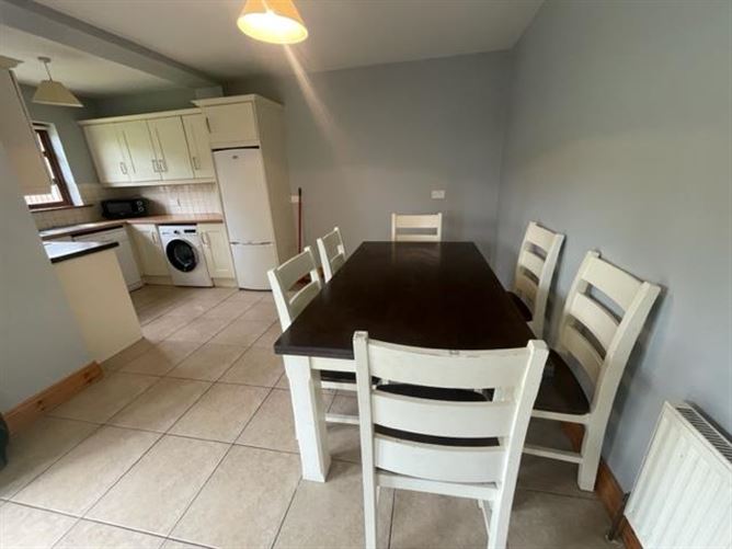 6 Cuirt Merriman, Ennistymon, Clare