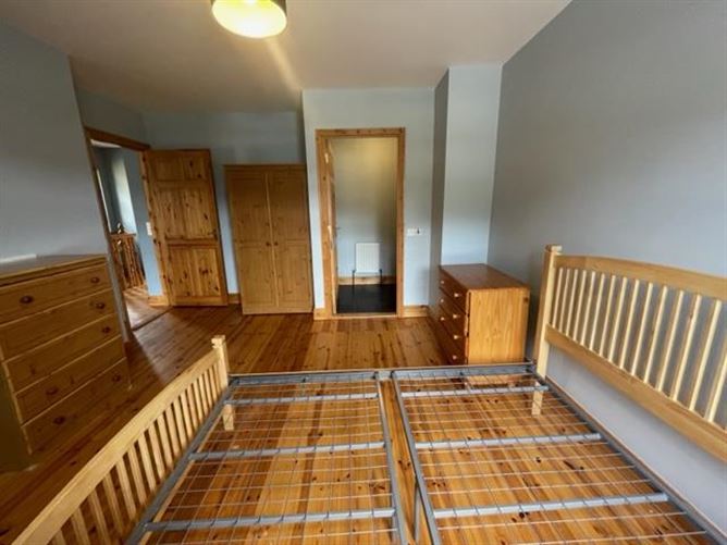 6 Cuirt Merriman, Ennistymon, Clare